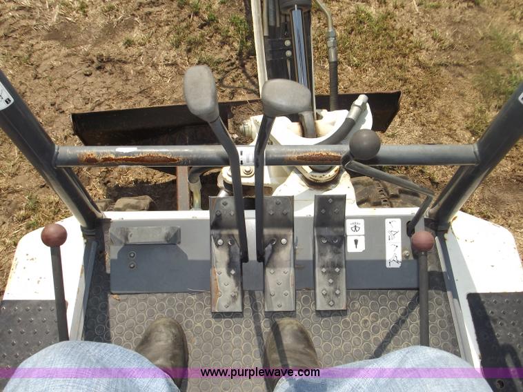 image for item B5012 2005 Terex HR14 mini excavator