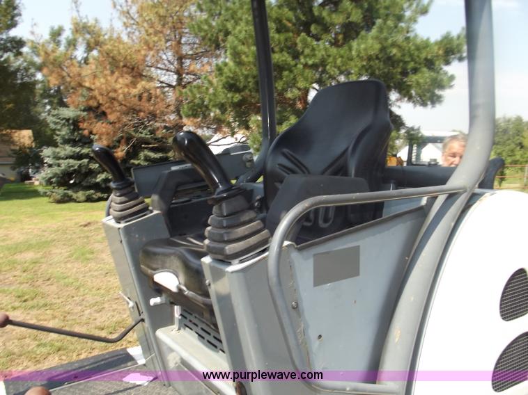 image for item B5012 2005 Terex HR14 mini excavator