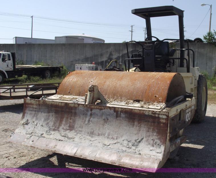 image for item C5547 1997 Ingersoll Rand SD100 Pro Pac vibratory roller/packer