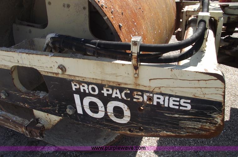image for item C5547 1997 Ingersoll Rand SD100 Pro Pac vibratory roller/packer