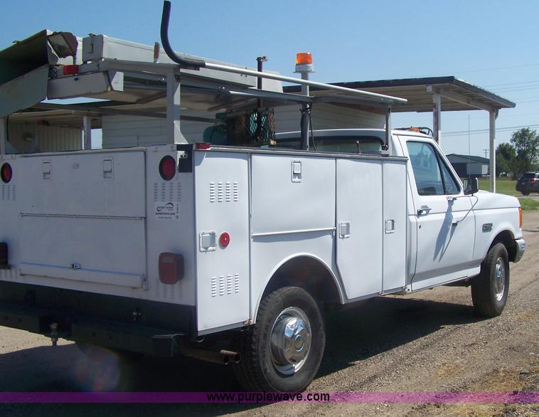 image for item D8513 1989 Ford F350 Custom pickup truck