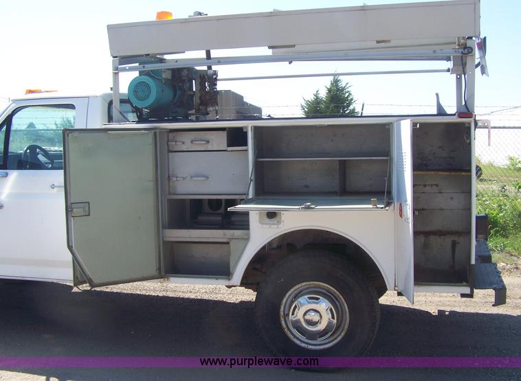 image for item D8513 1989 Ford F350 Custom pickup truck