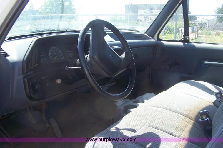 image for item D8513 1989 Ford F350 Custom pickup truck