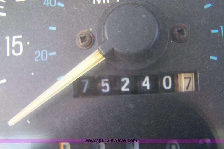 image for item D8513 1989 Ford F350 Custom pickup truck