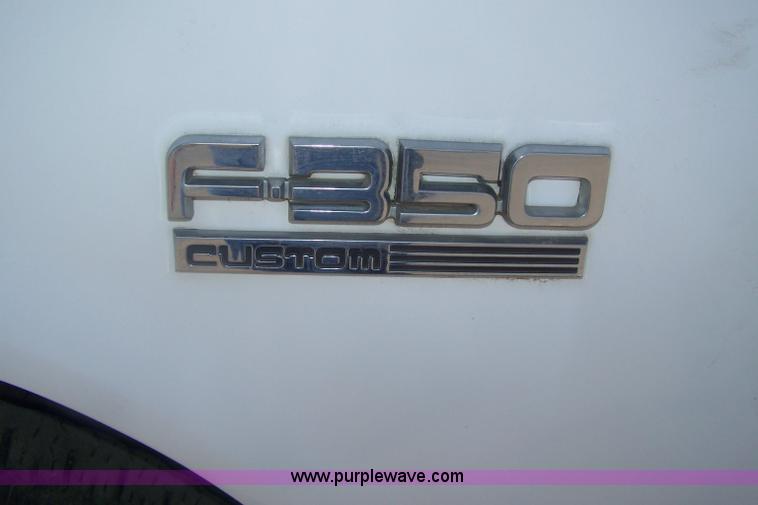 image for item D8513 1989 Ford F350 Custom pickup truck
