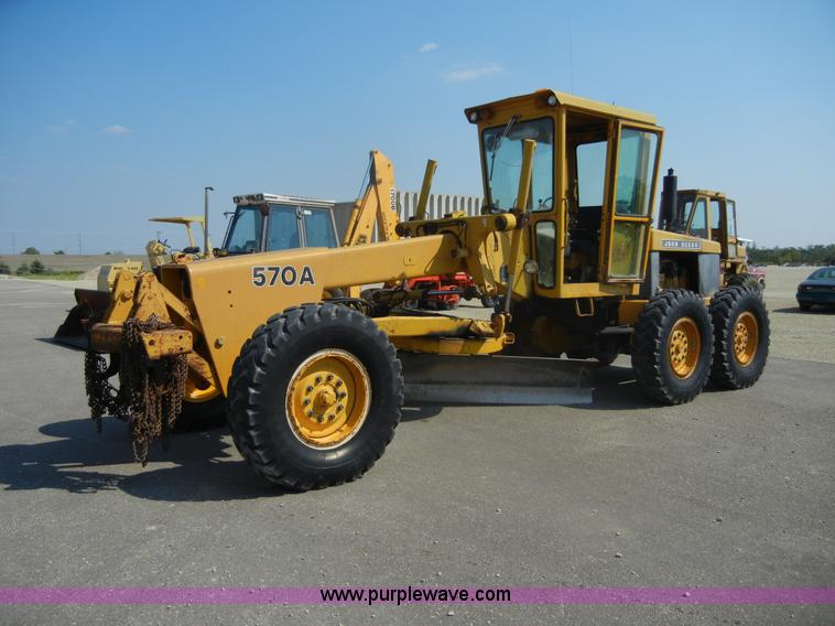 image for item D9935 1969 John Deere 570A motor grader