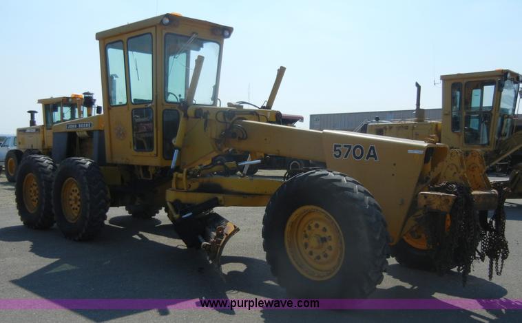 image for item D9935 1969 John Deere 570A motor grader