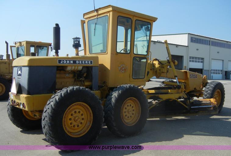 image for item D9935 1969 John Deere 570A motor grader