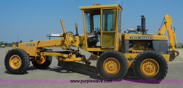 image for item D9935 1969 John Deere 570A motor grader