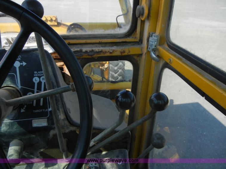 image for item D9935 1969 John Deere 570A motor grader