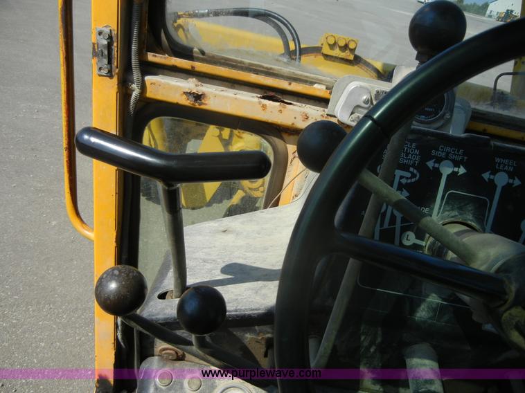 image for item D9935 1969 John Deere 570A motor grader