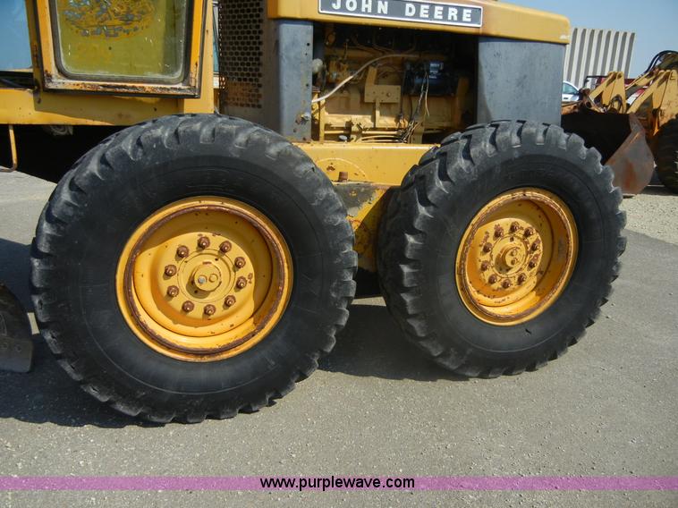 image for item D9935 1969 John Deere 570A motor grader