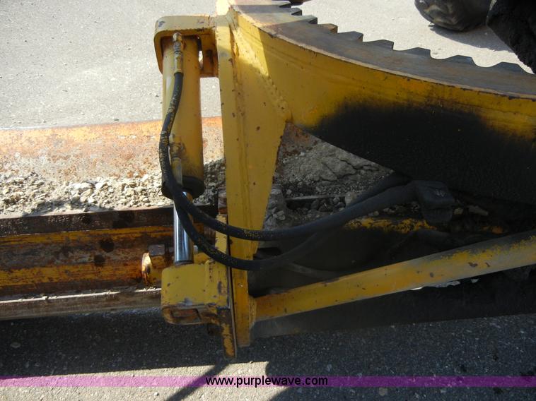 image for item D9935 1969 John Deere 570A motor grader