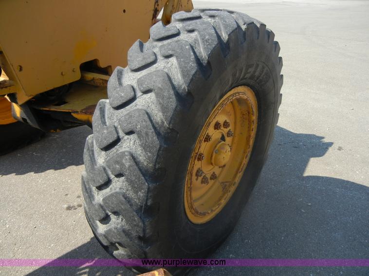 image for item D9935 1969 John Deere 570A motor grader