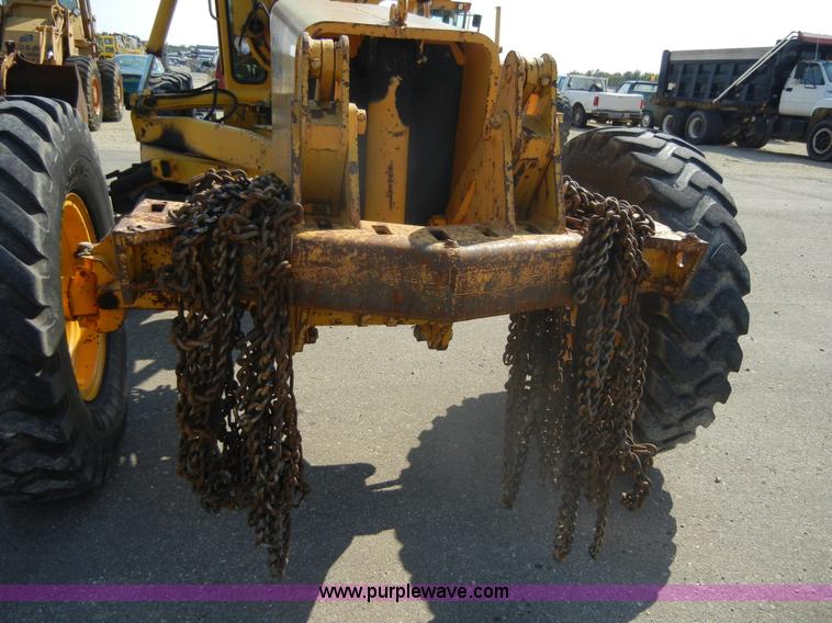 image for item D9935 1969 John Deere 570A motor grader