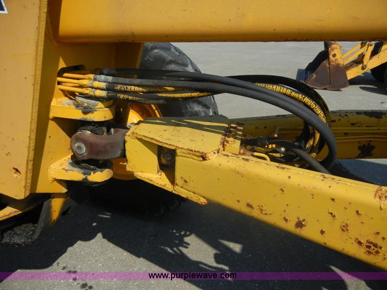 image for item D9935 1969 John Deere 570A motor grader