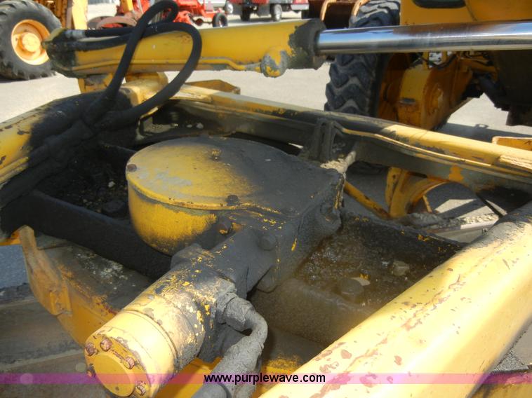 image for item D9935 1969 John Deere 570A motor grader