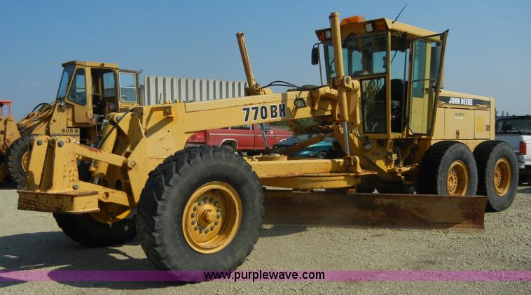 image for item D9936 1995 John Deere 770BH motor grader