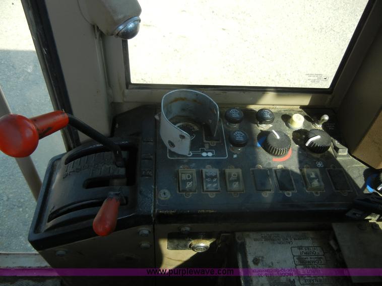 image for item D9936 1995 John Deere 770BH motor grader