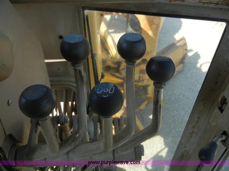 image for item D9936 1995 John Deere 770BH motor grader