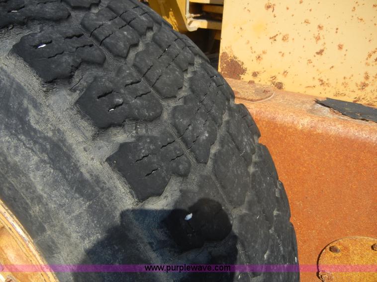 image for item D9936 1995 John Deere 770BH motor grader