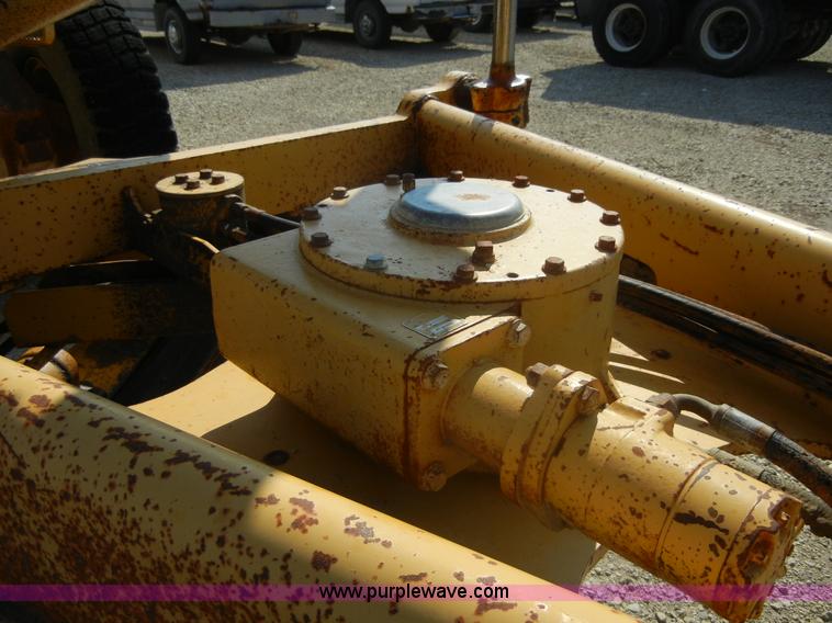 image for item D9936 1995 John Deere 770BH motor grader