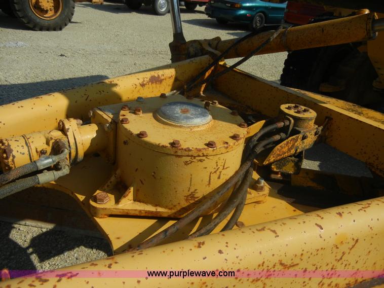 image for item D9936 1995 John Deere 770BH motor grader