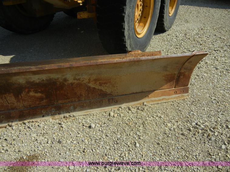 image for item D9936 1995 John Deere 770BH motor grader