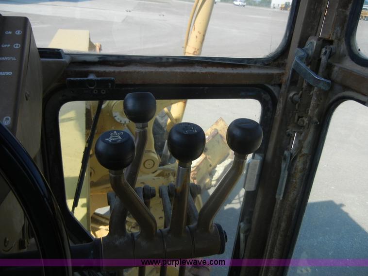 image for item D9937 1993 Caterpillar 140G motor grader