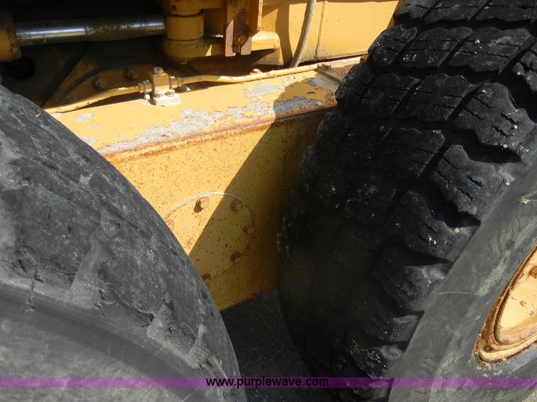 image for item D9937 1993 Caterpillar 140G motor grader