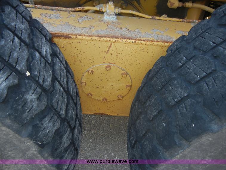 image for item D9937 1993 Caterpillar 140G motor grader