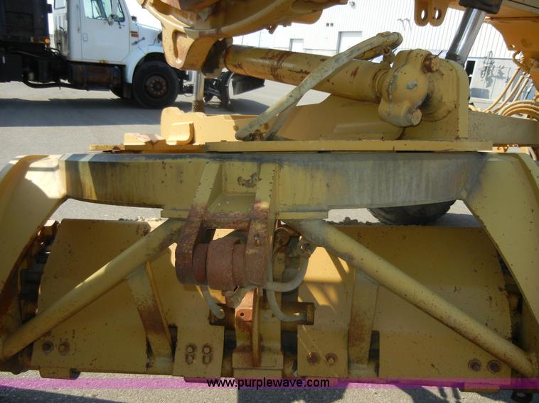 image for item D9937 1993 Caterpillar 140G motor grader