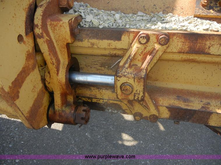 image for item D9937 1993 Caterpillar 140G motor grader