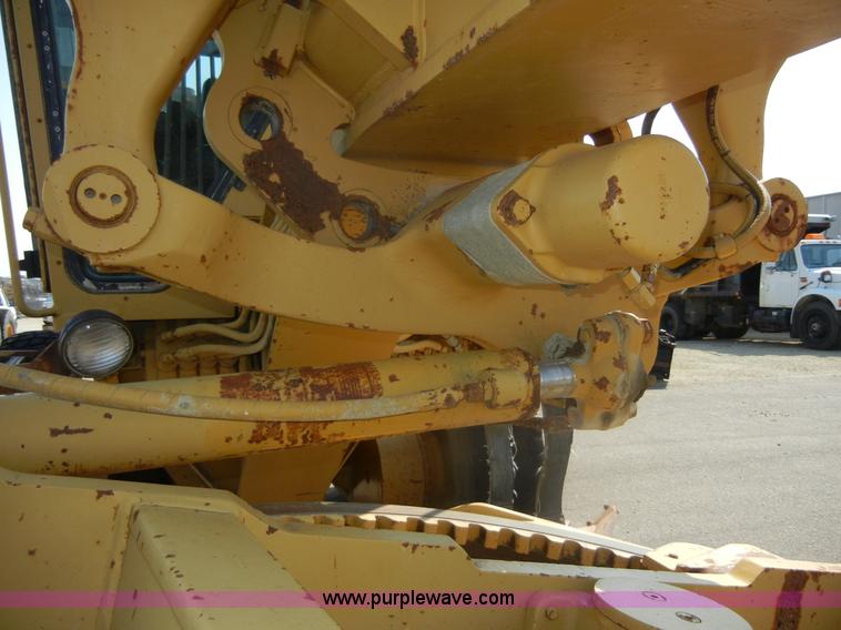image for item D9937 1993 Caterpillar 140G motor grader