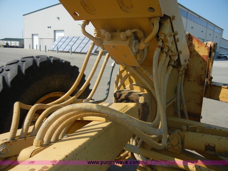 image for item D9937 1993 Caterpillar 140G motor grader