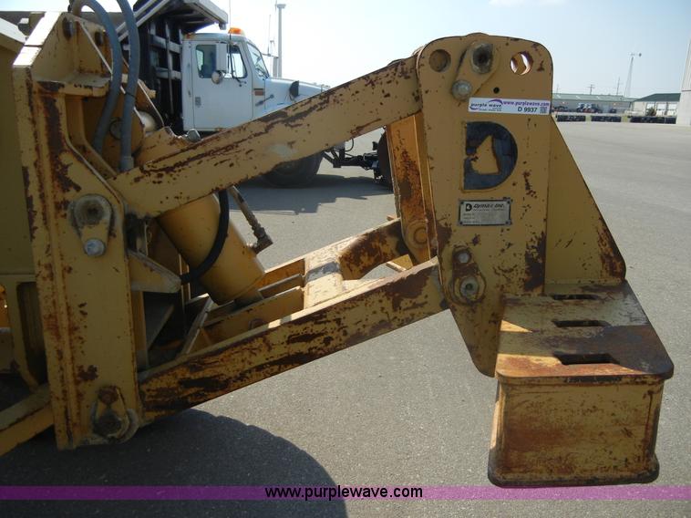 image for item D9937 1993 Caterpillar 140G motor grader