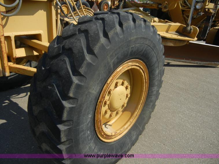 image for item D9937 1993 Caterpillar 140G motor grader