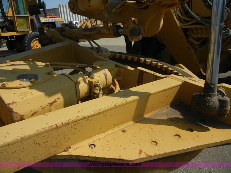 image for item D9937 1993 Caterpillar 140G motor grader