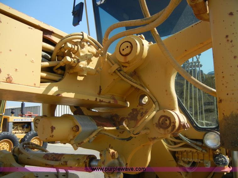 image for item D9937 1993 Caterpillar 140G motor grader