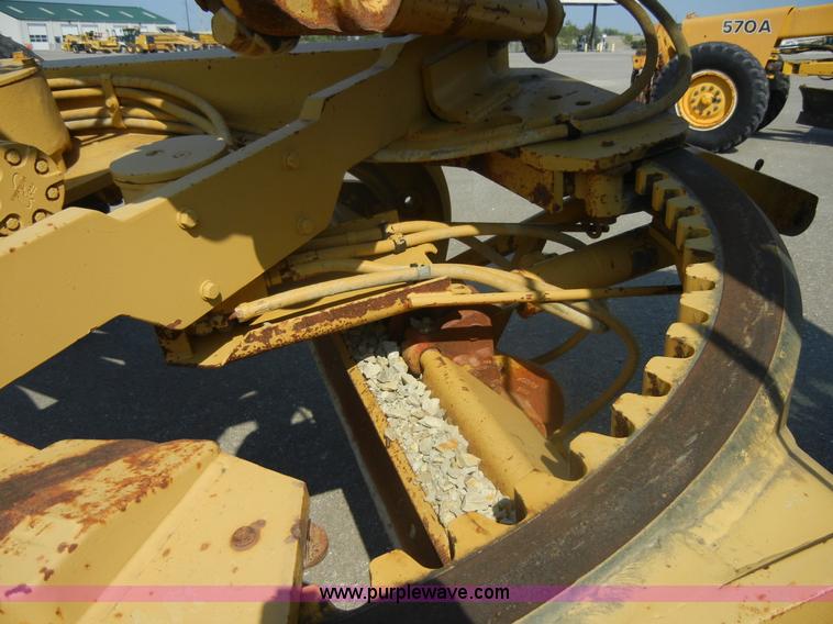 image for item D9937 1993 Caterpillar 140G motor grader