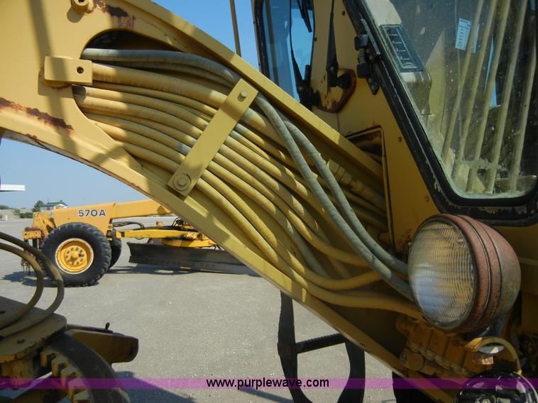 image for item D9937 1993 Caterpillar 140G motor grader