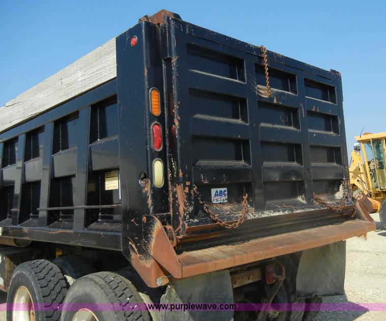 image for item D9938 1990 GMC TopKick SLE dump truck