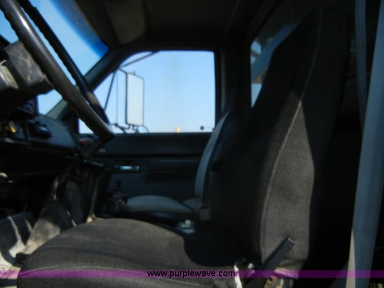 image for item D9938 1990 GMC TopKick SLE dump truck