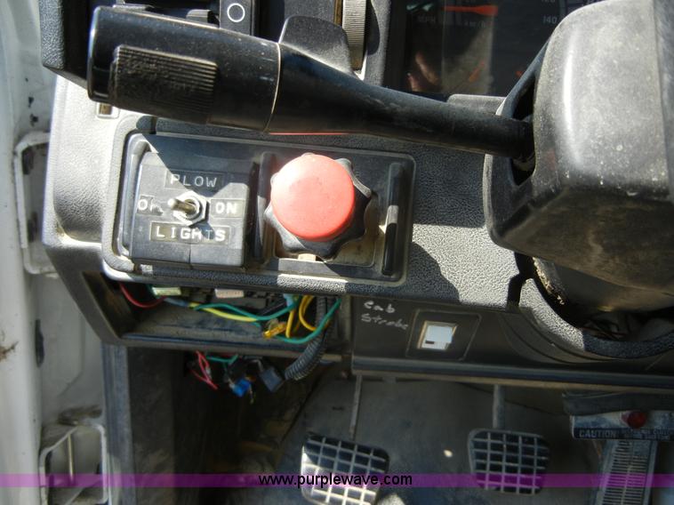 image for item D9938 1990 GMC TopKick SLE dump truck