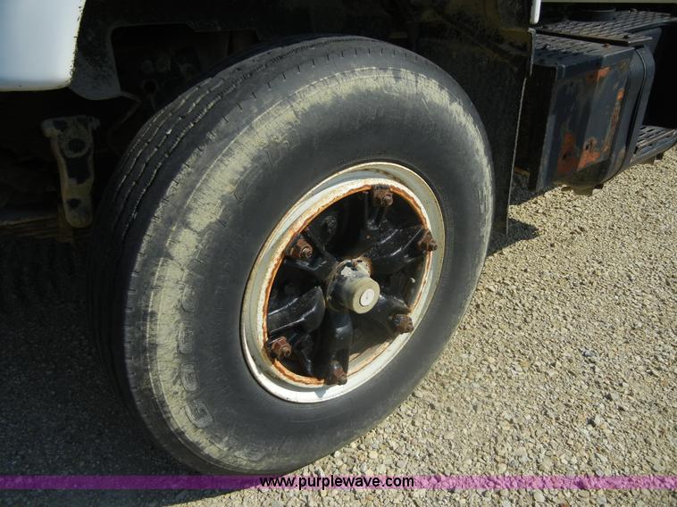 image for item D9938 1990 GMC TopKick SLE dump truck