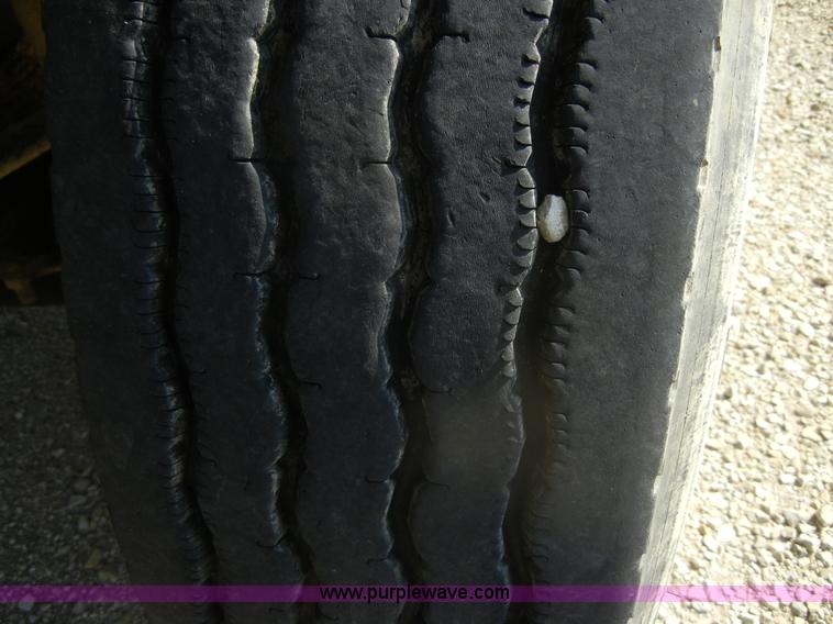 image for item D9938 1990 GMC TopKick SLE dump truck