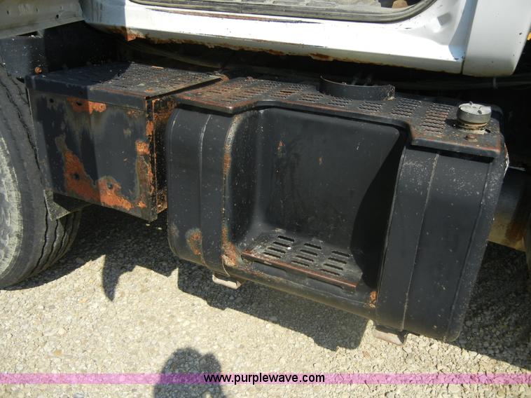 image for item D9938 1990 GMC TopKick SLE dump truck