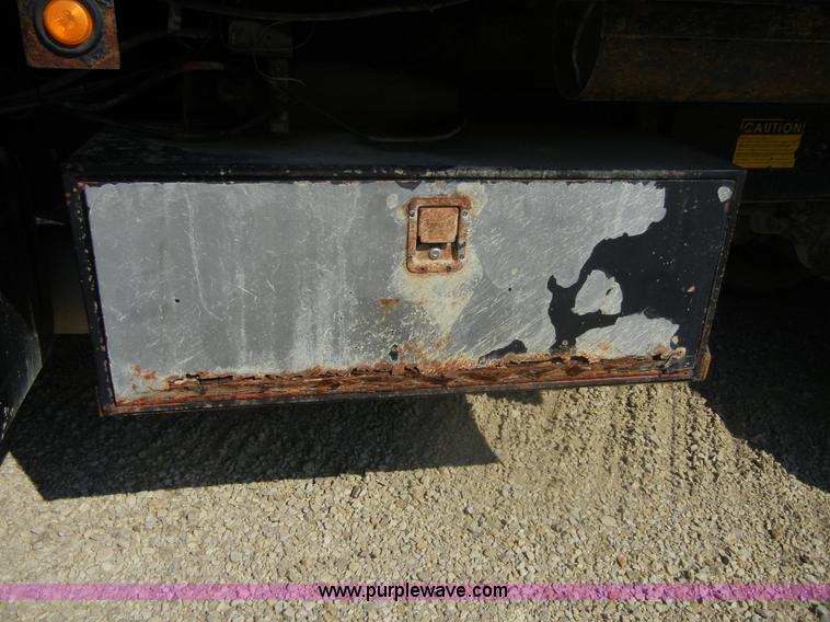 image for item D9938 1990 GMC TopKick SLE dump truck