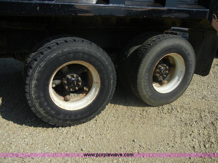 image for item D9938 1990 GMC TopKick SLE dump truck