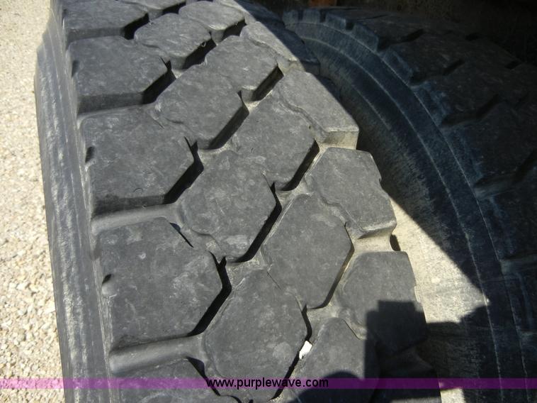 image for item D9938 1990 GMC TopKick SLE dump truck